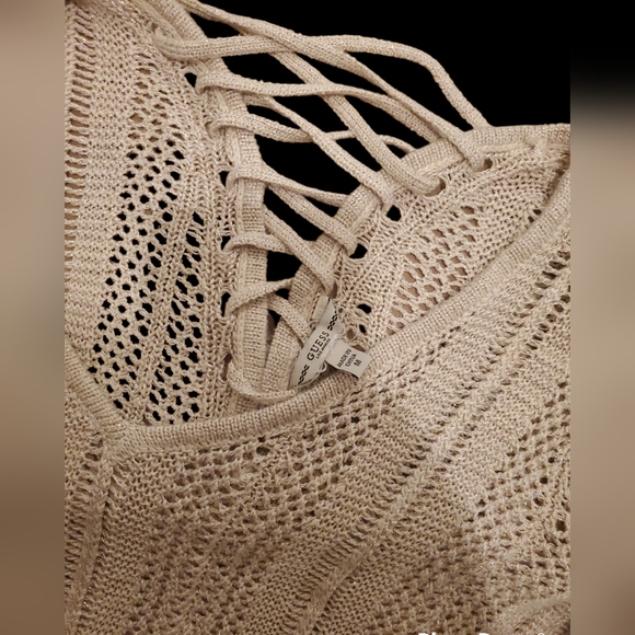 Sz M guess shirt - Picture 3 of 4